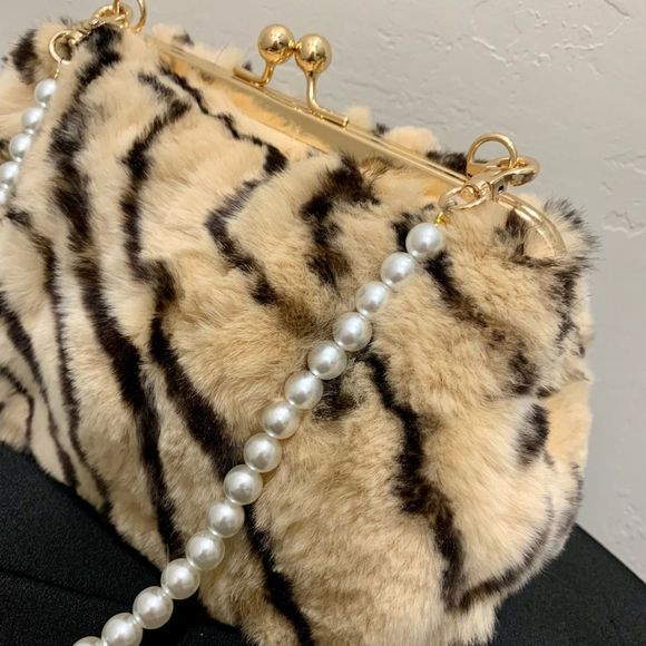 NWT Handmade Real Rex Rabbit Fur Kisslock Wristlet/Crossbody & 2 Strap Styles - Picture 10 of 14